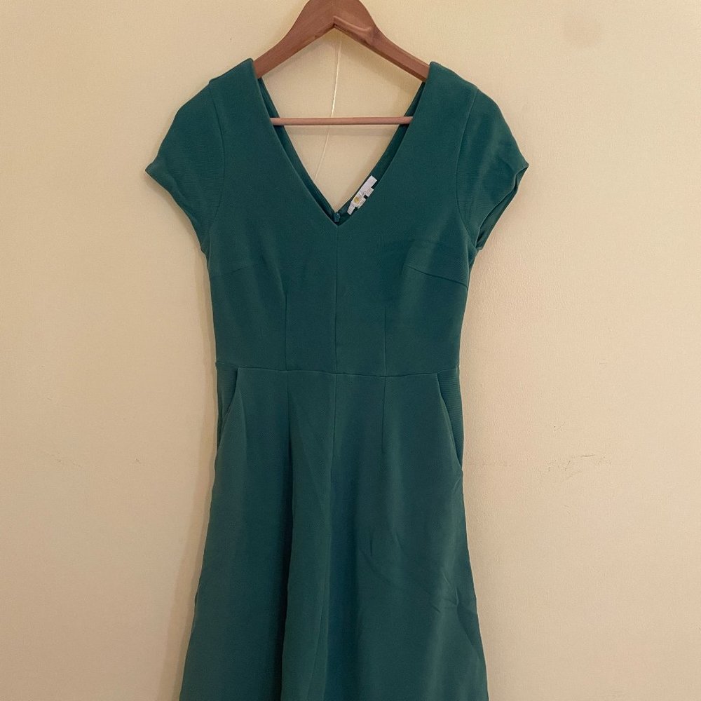Boden green midi v-neck a-line size